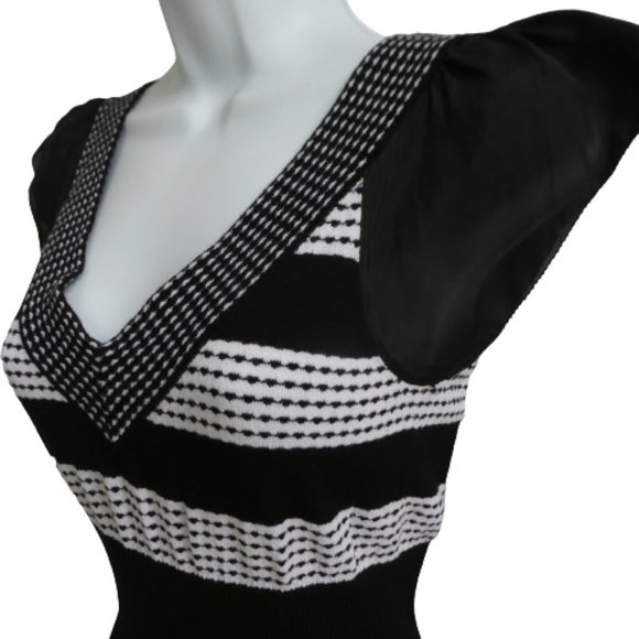 Guess Jeans V Neck Sweater Contrasting Dash Stripes Silk Flutter Sleeves Fitted - Picture 2 of 9